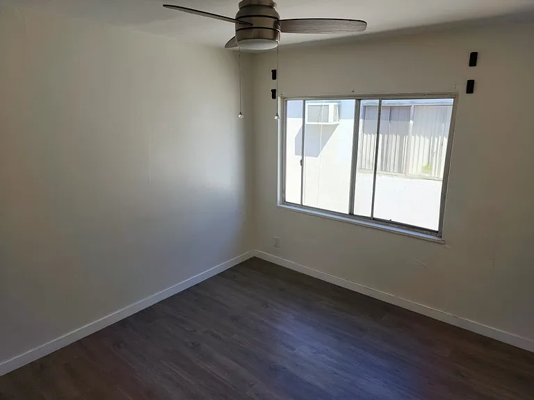 4767 San Vicente Blvd #6 — Photo 32