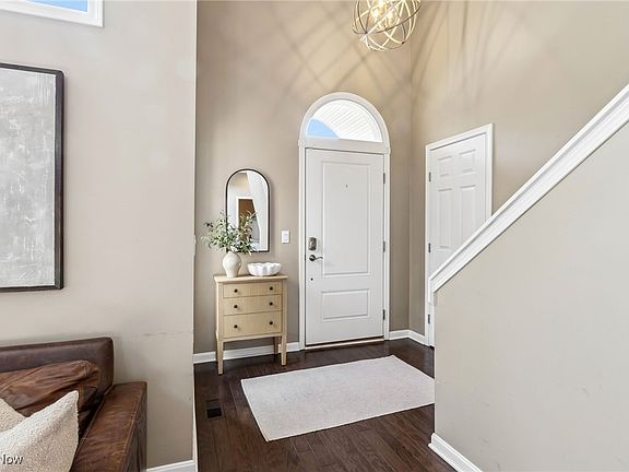 4th image of 175 Ashbourne Dr