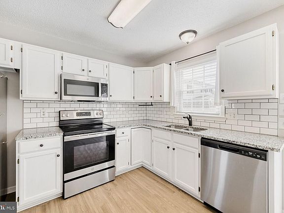 5th image of 9 Francis Green Cir