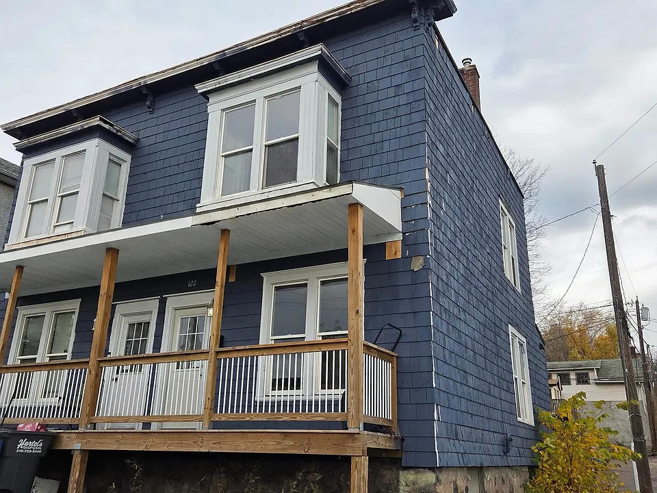 122 N 19th Ave W