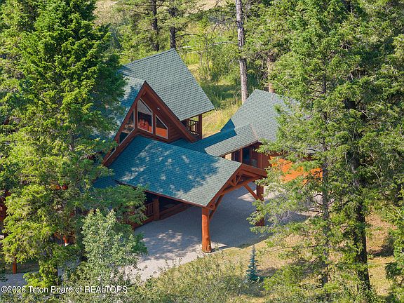 5th image of 671 Spruce Dr