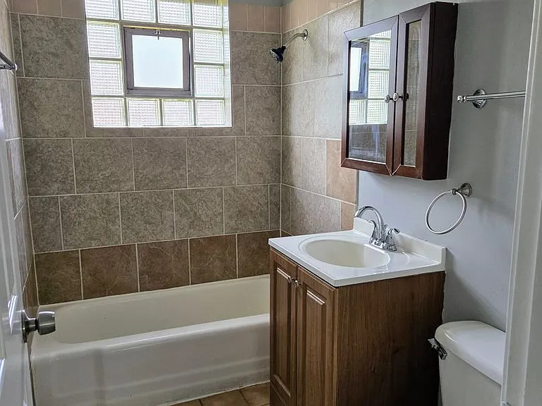 Palatine Park Apartments — Photo 26