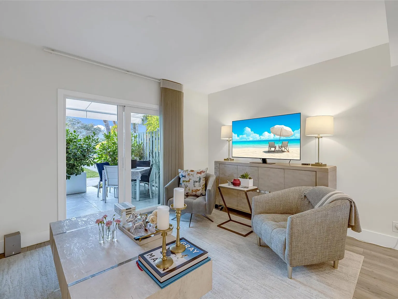 2 bed, 1.5 bath, 1056 sqft, $3,300 — Photo 2