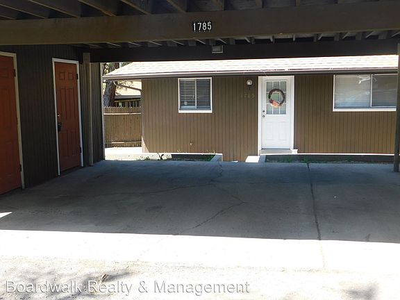 2nd image of 1785 E Lincoln Ln