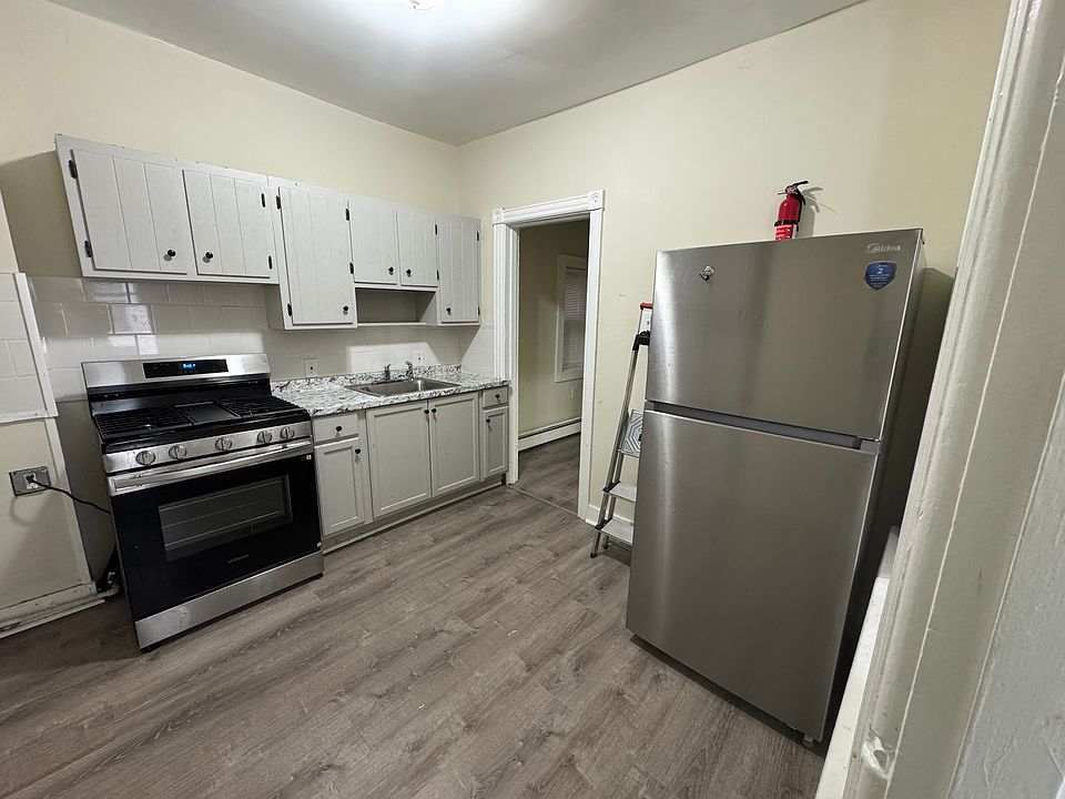 1st image of 1153 E 4th St Floor 2