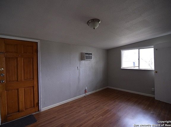 2nd image of 106 Errol St