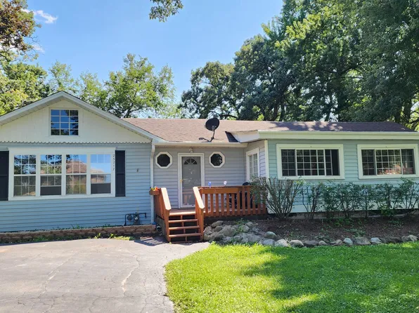 23217 W North Lakewood Ln, Lake Zurich, IL 60047