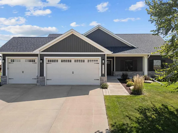 5555 Emily Rd, Bettendorf, IA 52722