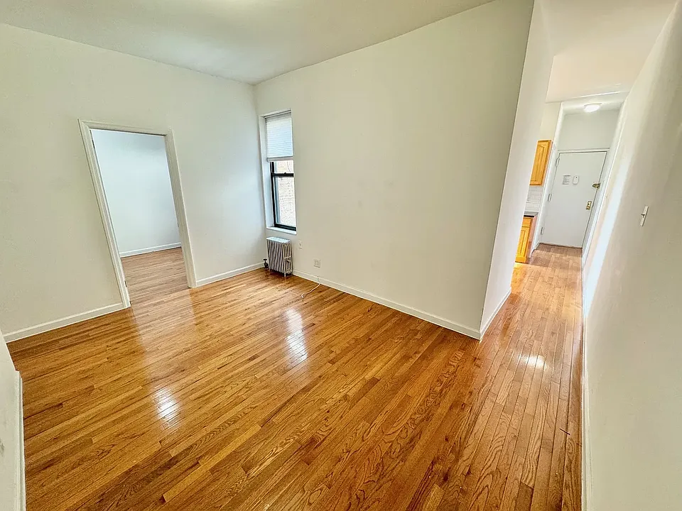 352 W 15th St #301
