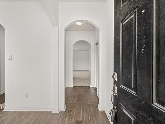 3rd image of 718 Crystal Lakes Dr