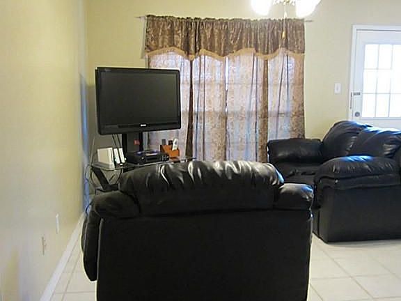 4th image of 1820 Oriole Dr
