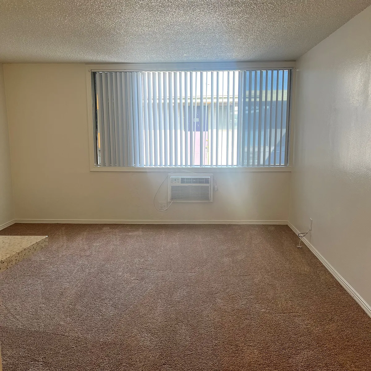 Spacious living room area - 628 Sepulveda Blvd #210
