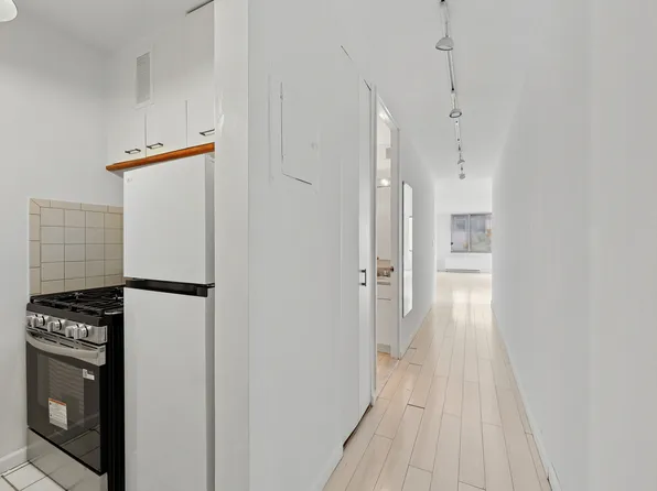 350 West 50th Street image 10 of 14