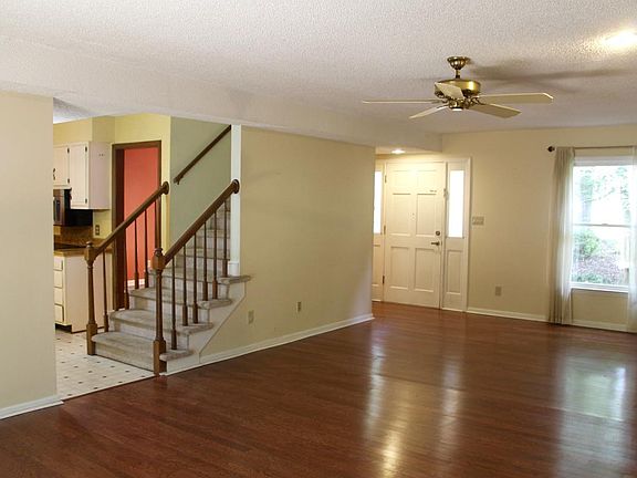 3rd image of 2716 Artesian Ct