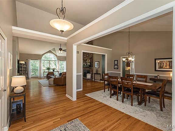 4th image of 414 Arbor Glen Dr