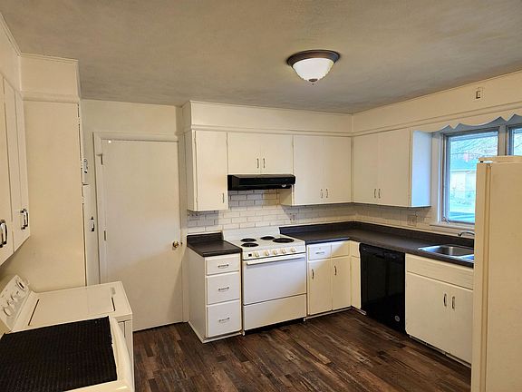 4th image of 535 N Chestnut St