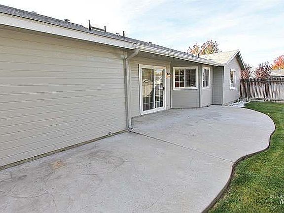 4th image of 2092 N Devlin Ave