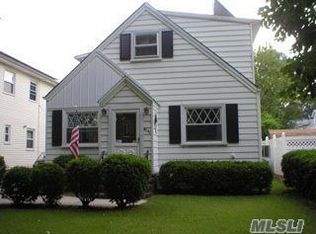 81-47 251st St, Jamaica, NY 11426
