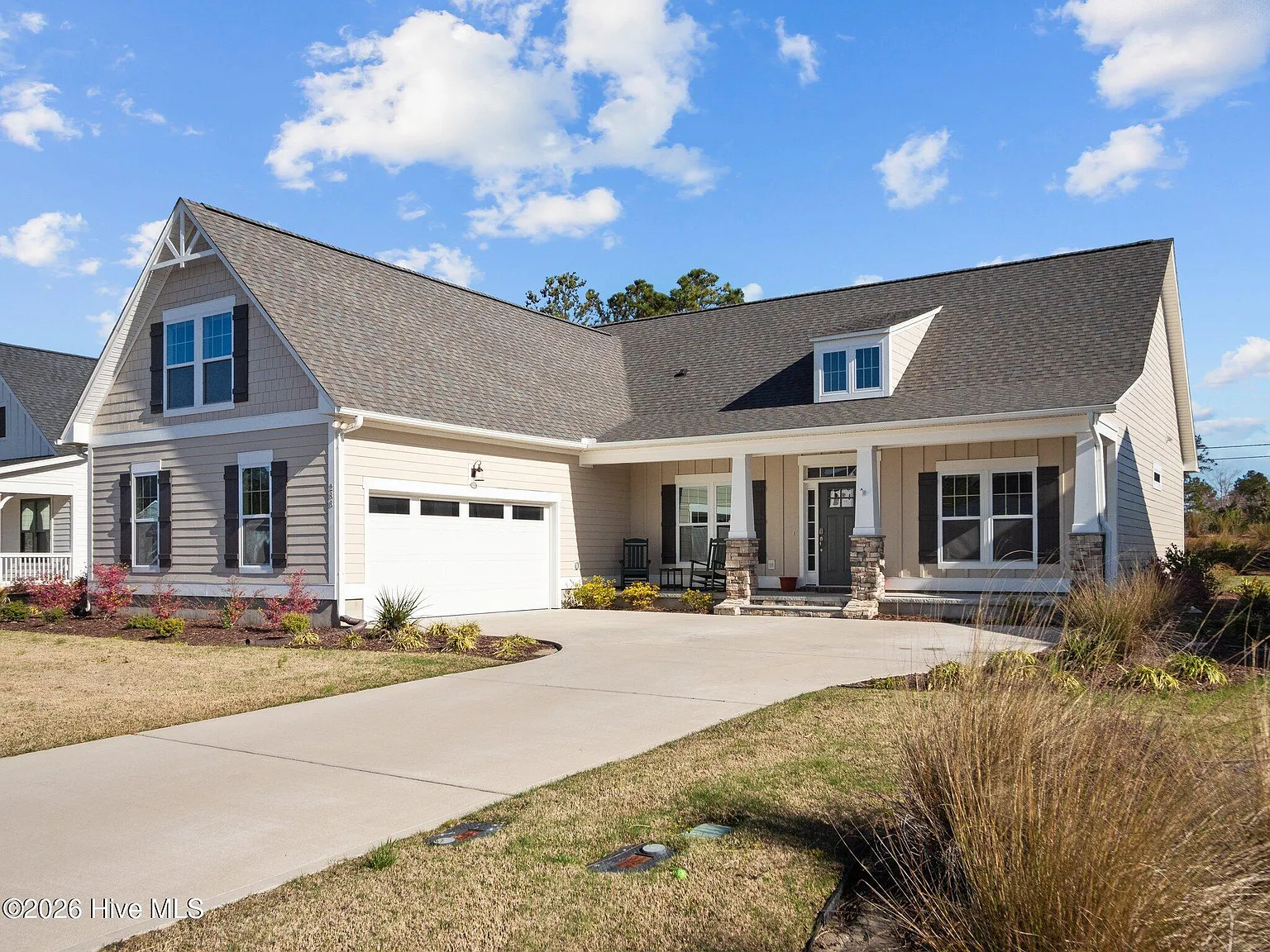 4 bed, 3.0 bath, 2362 sqft, $3,100 — Photo 2