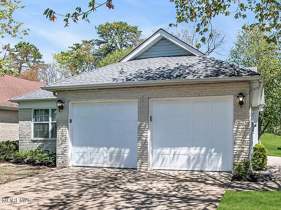 2nd image of 1698 Buttonwood Avenue