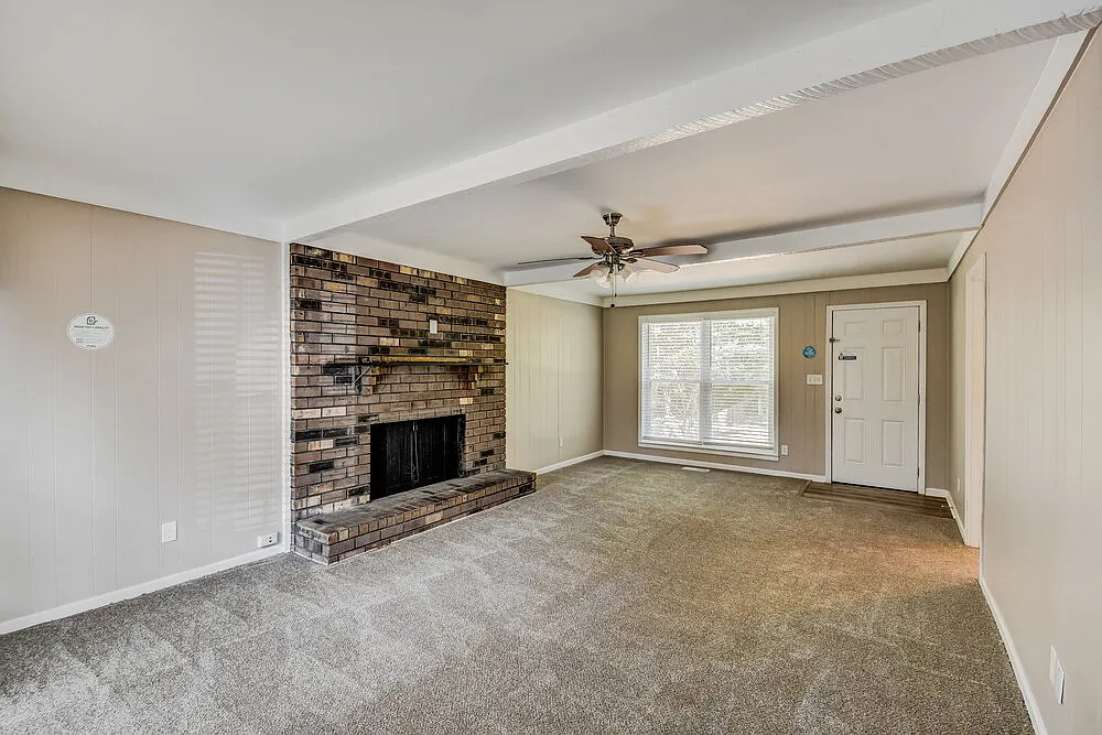 3 bed, 2.5 bath, 1600 sqft, $1,590 — Photo 4