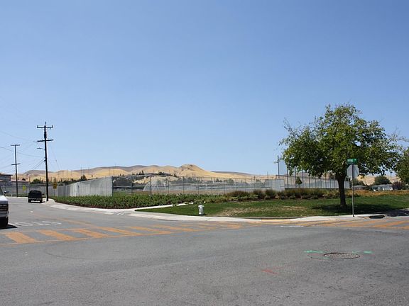 2nd image of 125 Alturas Ave