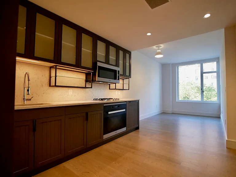 510 E 14th St #211 — Photo 3