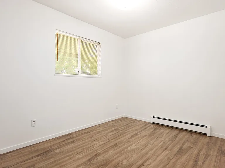 4502 Nanaimo St #MAIN — Photo 10