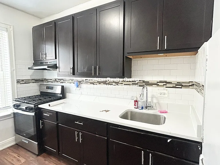 118 S Austin Blvd #1 — Photo 1