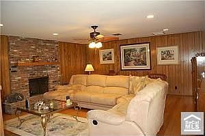 4th image of 639 E Saint James Ave
