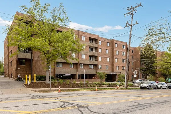 5715 Beacon St APT 103 photo 1