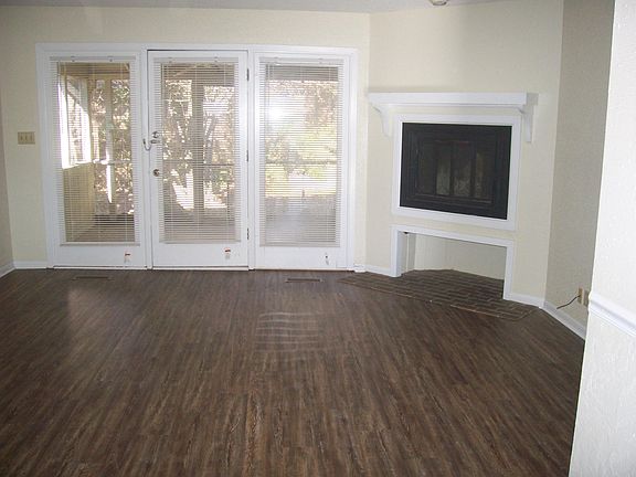 3rd image of 10413 Victoria Dr