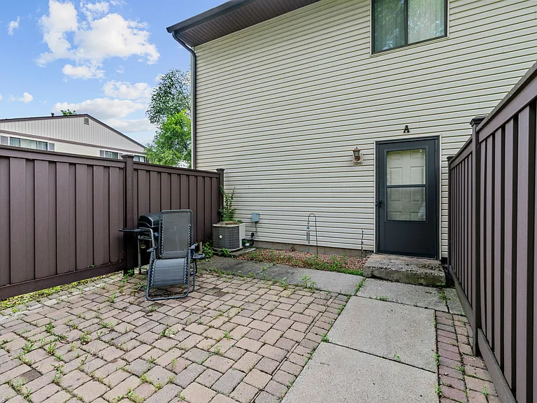Griffin Court Apartments — Photo 31