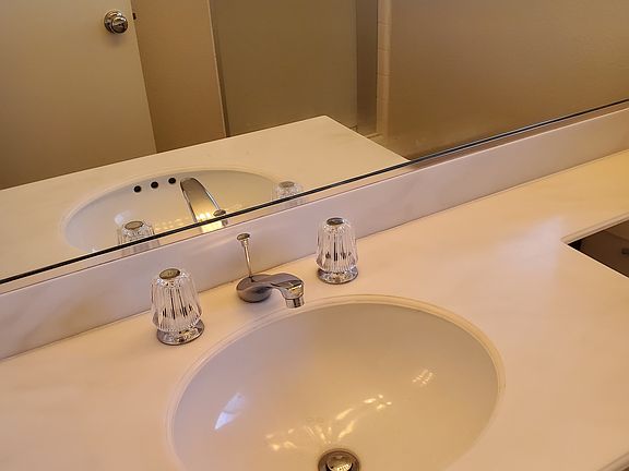 1/2 bath downstairs