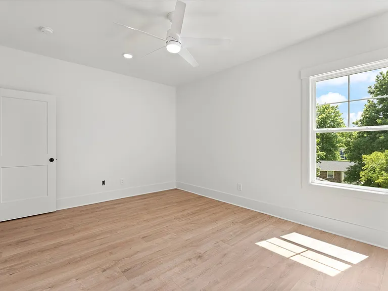 317 Old Shackle Island Rd — Photo 45