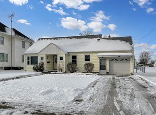 709 S Logan St, Lena, IL 61048