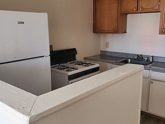 2nd image of 3814 3816 Cleveland Ave #L