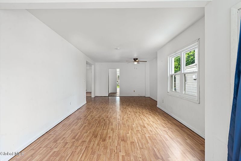 4th image of 2726 Denver Avenue
