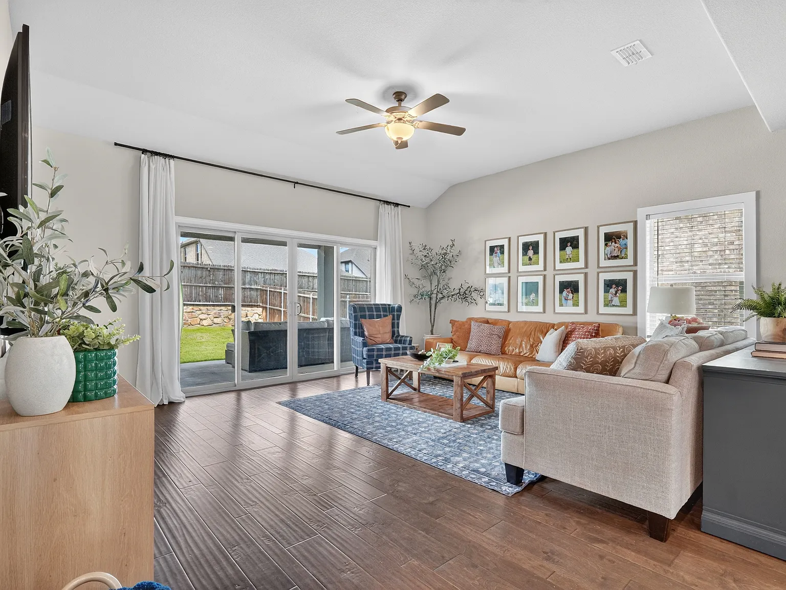 4 bed, 3.5 bath, 3100 sqft, $2,795 — Photo 3