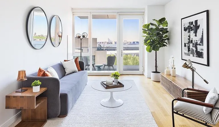625 W 57th St #1215 — Photo 3
