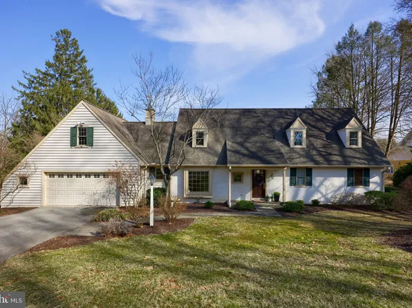 669 Oakwood Ln, Lancaster, PA 17603