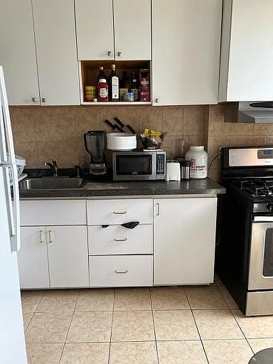1st image of 1513 Greene Ave Floor 3