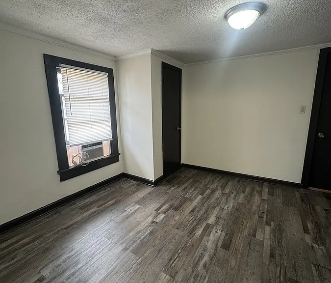 1417 W Bank St — Photo 9