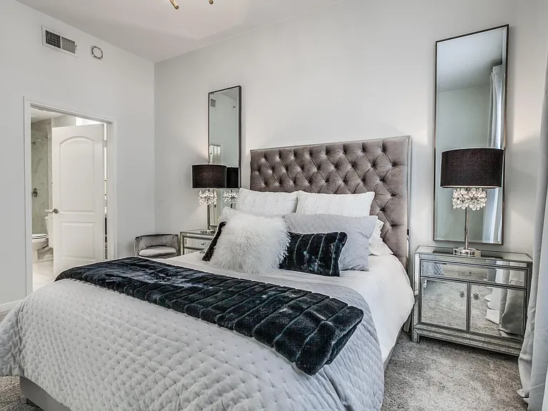 3225 Turtle Creek Blvd #220 — Photo 4