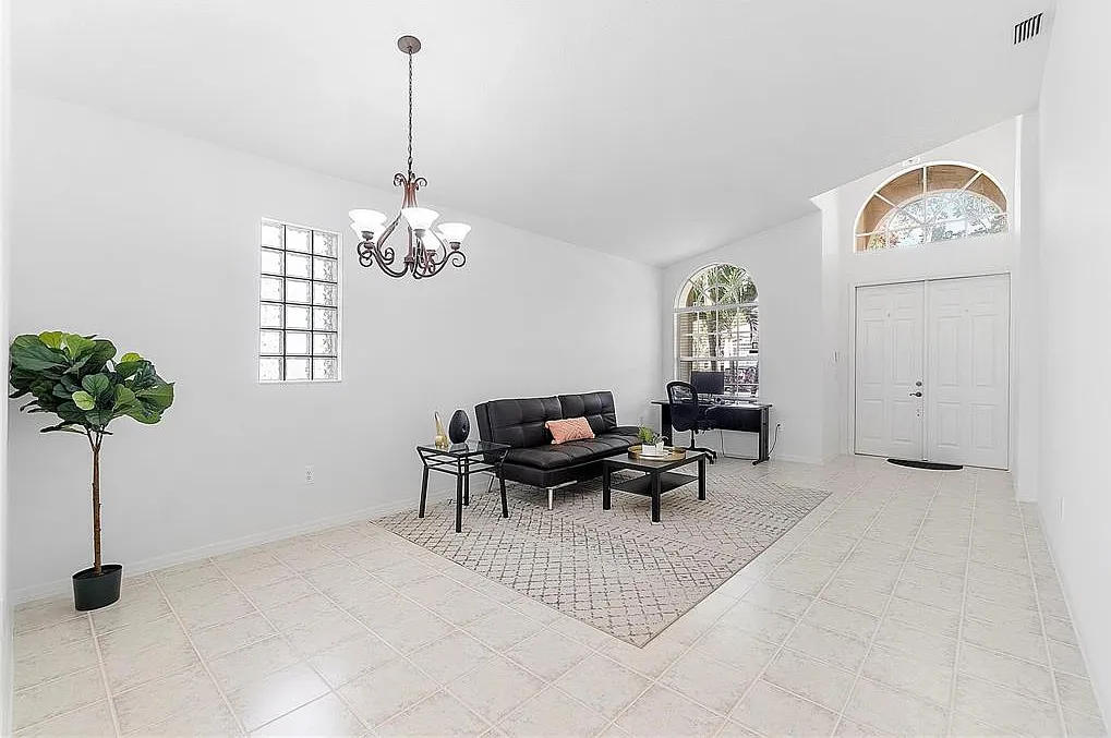 4 bed, 1796 sqft, $4,000 — Photo 1