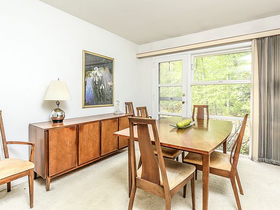 5th image of 12 N Manor Dr