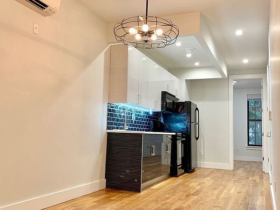 5th image of 259 Powers St #3E