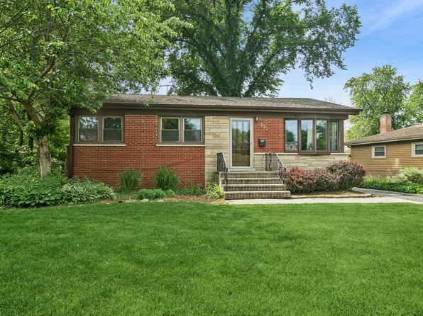327 W Hawley St, Mundelein, IL 60060
