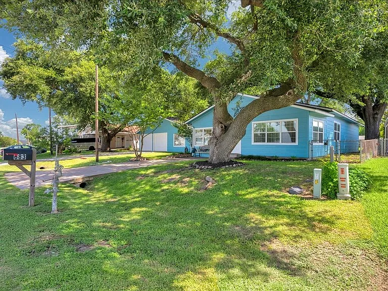 683 Water View Dr — Photo 8