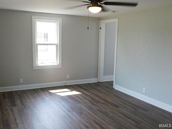 3rd image of 1144 E Blackford Ave
